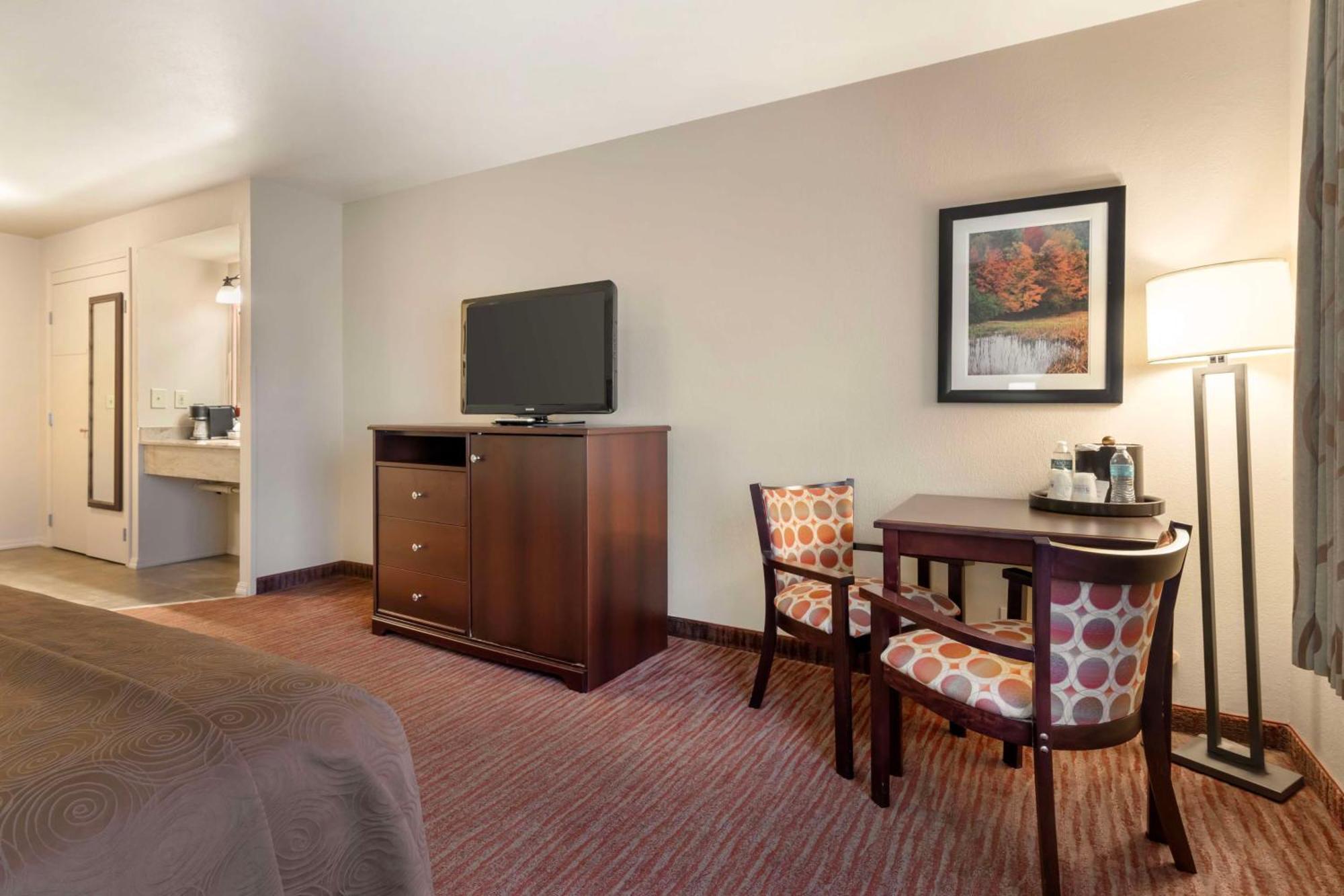 Best Western Plus Concord Hotel 3*